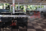 Маси и столове, произведени от тъмен ратан